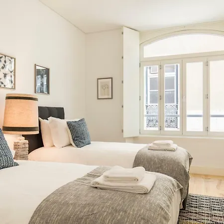 Lovelystay - Hidden Oasis With River View Apartment