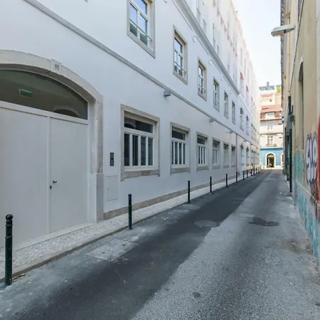 Lovelystay - Hidden Oasis With River View Lejlighed