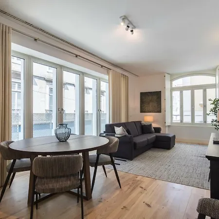 Lovelystay - Hidden Oasis With River View Apartament *